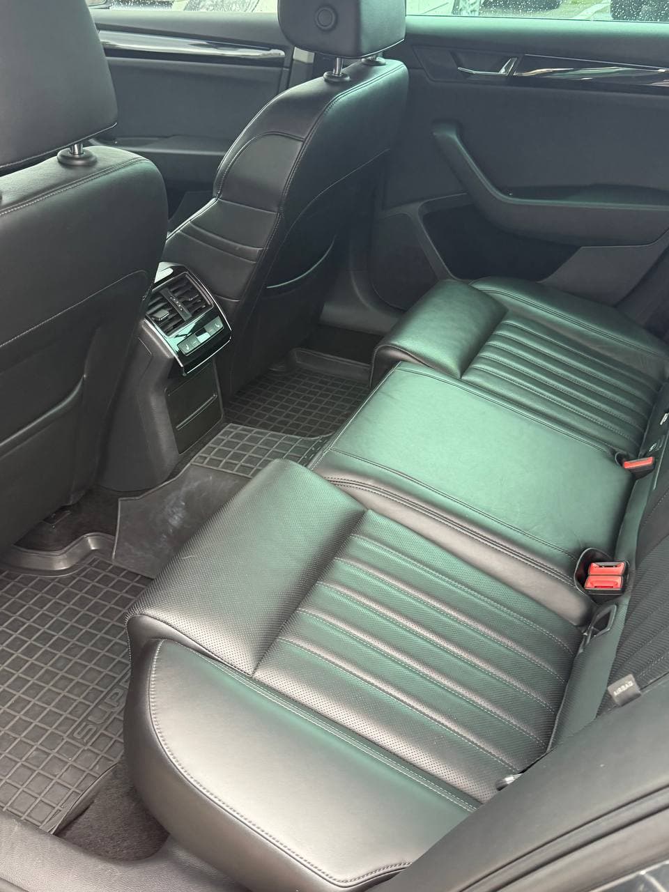 Skoda Superb — фото 5
