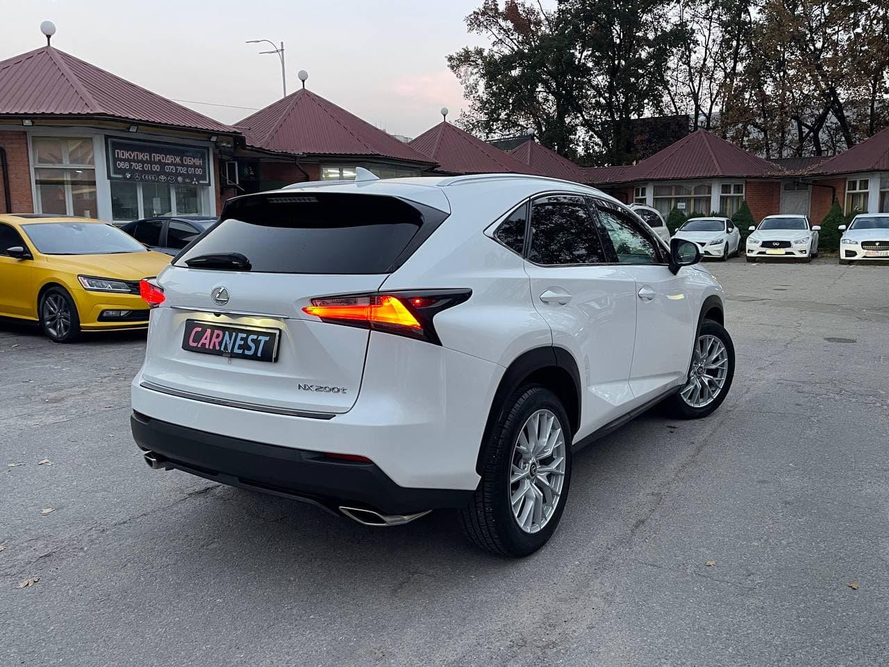 Lexus NX200t — фото 2